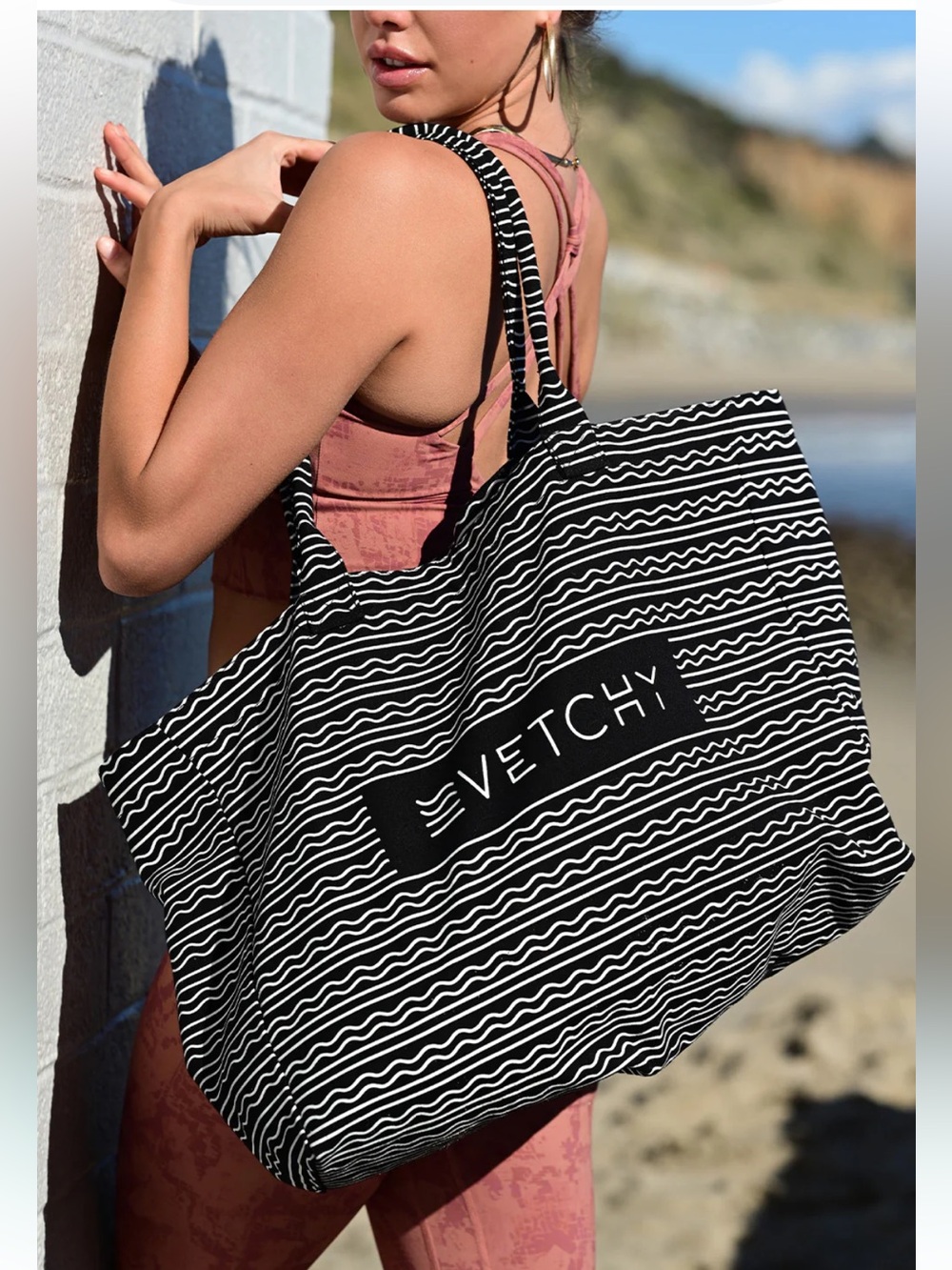 Vetchy black tote bag with waterproof compartment